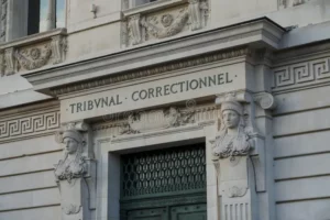 Charlotte Pamar, avocate en droit pénal à Valenciennes, assure votre défense avec rigueur et humanité, que vous soyez mis en cause ou victime.