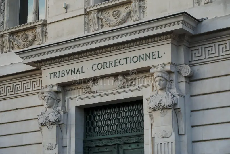 Charlotte Pamar, avocate en droit pénal à Valenciennes, assure votre défense avec rigueur et humanité, que vous soyez mis en cause ou victime.
